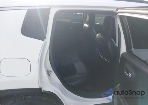 2018 Jeep Compass Latitude 4X4 z USA, uszkodzony, nr VIN 3C4NJDBB5JT207710